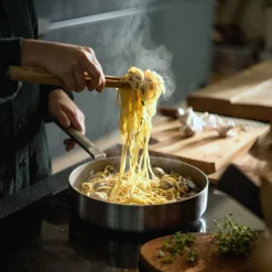 Fiskars Pfannen|Weihnachten|Sautierpfanne mit Deckel 26 cm Norden Steel